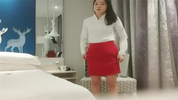 利哥探花爆操170CM极品长腿骚货 狂干到内射白浆四溅